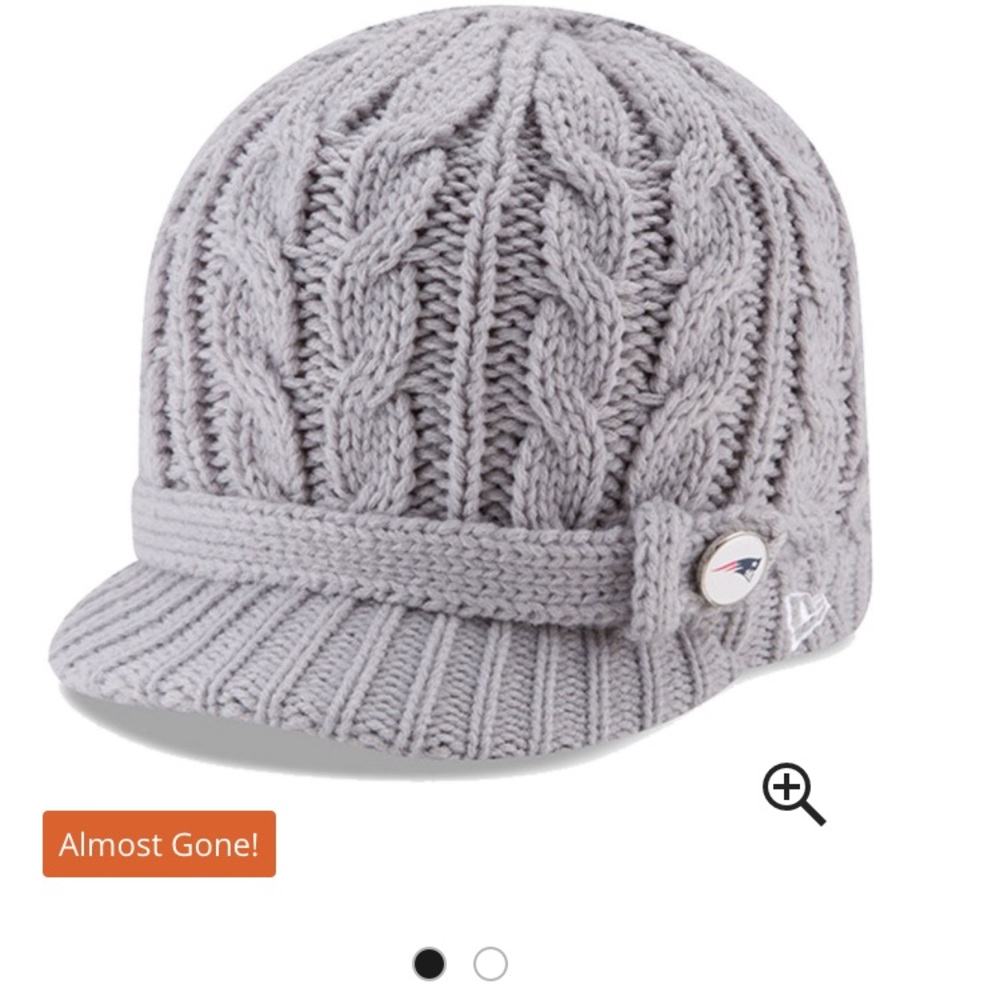 NE Patriots New Era Gray Button Blast Knit Beanie